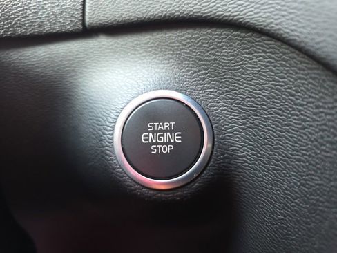 Used 2022 Volvo XC40 T5 R-Design w/ Protection Package Premier image 22