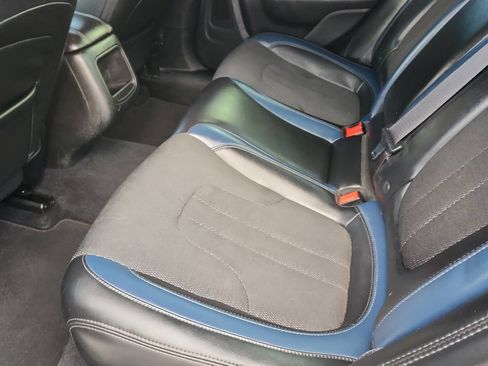 Used 2015 Chrysler 200 S AWD/4WD image 9
