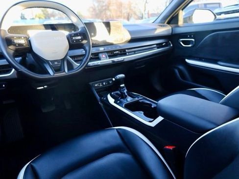 Used 2025 Kia K4 GT-Line w/ GT-Line Premium Package image 32