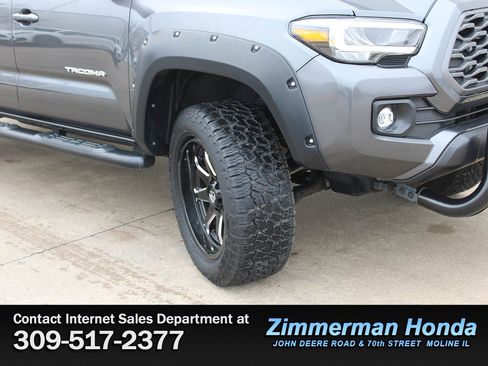 Used 2022 Toyota Tacoma TRD Off-Road image 18