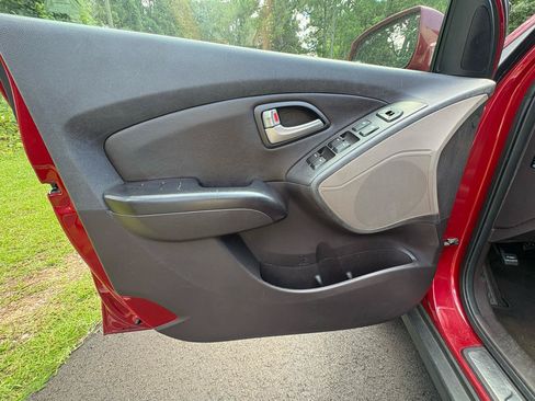 Used 2012 Hyundai Tucson Limited FWD image 9
