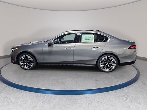 New 2027 BMW 530i xDrive AWD/4WD image 8