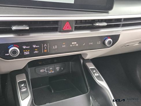 Certified 2024 Kia Sorento S w/ Panoramic Sunroof Package FWD image 24