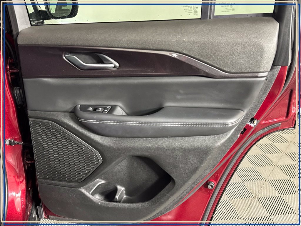 Used 2023 Jeep Grand Cherokee Laredo AWD/4WD image 41