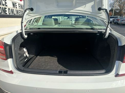 Used 2018 Volkswagen Passat 2.0T SE image 25