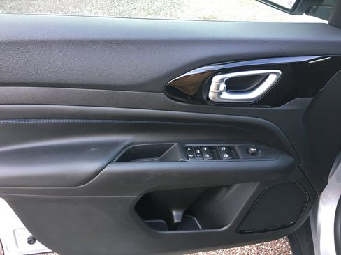 New 2026 Jeep Compass Latitude image 10