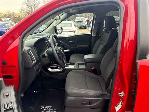 Used 2024 Nissan Frontier SV image 17