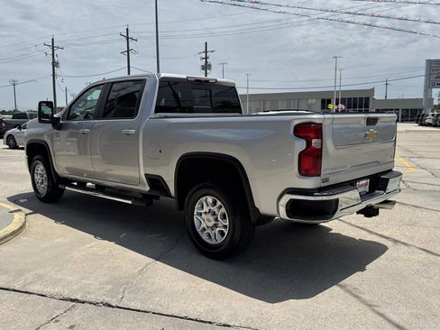 Used 2023 Chevrolet Silverado 2500 LT w/ Convenience Package AWD/4WD image 5