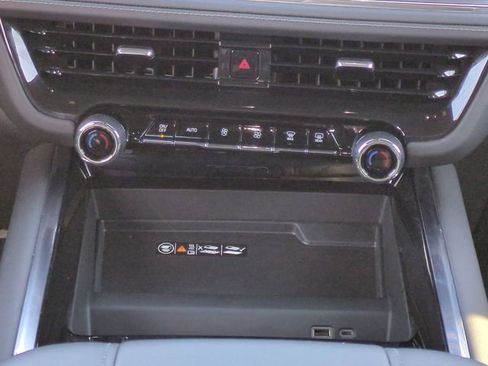 Certified 2025 Chevrolet Suburban Z71 image 22