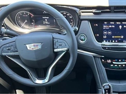 New 2025 Cadillac XT6 Luxury image 11