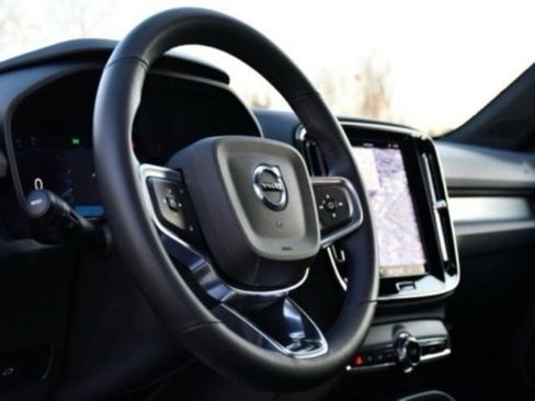 Certified 2025 Volvo XC40 B5 Plus image 12