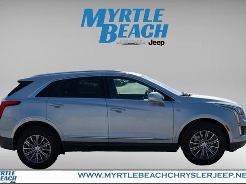 Used 2017 Cadillac XT5 Luxury w/ Driver Awareness Package image 7