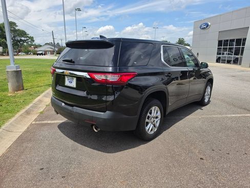 Used 2021 Chevrolet Traverse LS FWD image 5