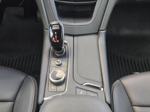 Used 2022 Cadillac XT6 Premium Luxury w/ Technology Package FWD image 19