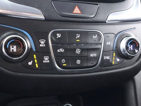 Used 2021 Chevrolet Equinox LT image 21