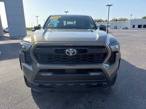 Used 2025 Toyota Tacoma TRD Off-Road w/ TRD Off Road Upgrade Package AWD/4WD image 7
