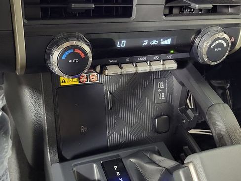 Used 2024 Toyota Tacoma SR5 w/ SR5 Upgrade Package RWD image 30