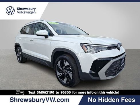 Used 2025 Volkswagen Taos SE image 1