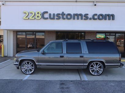 Used 1999 Chevrolet Suburban 2WD w/ Preferred Equipment Group 3