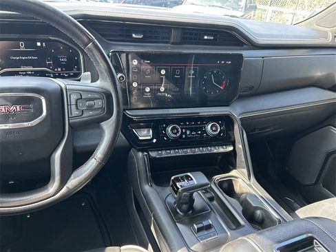 Used 2022 GMC Sierra 1500 AT4X image 18
