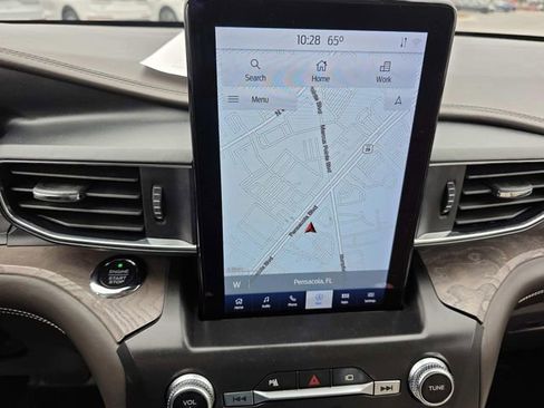 Used 2020 Ford Explorer Platinum w/ Premium Technology Package image 11