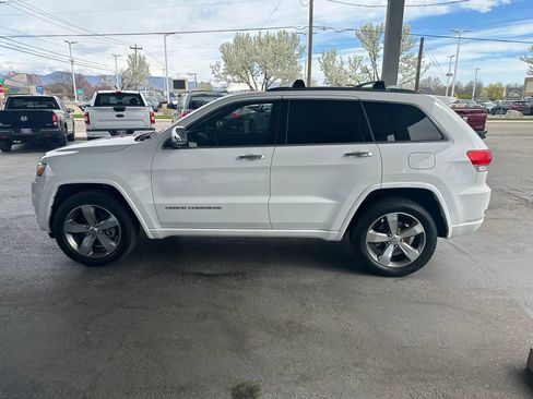 Used 2016 Jeep Grand Cherokee Overland w/ Advanced Technology Group image 2