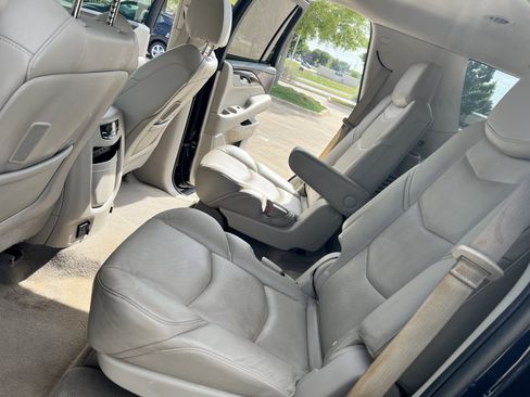 Used 2017 Cadillac Escalade Luxury RWD image 30