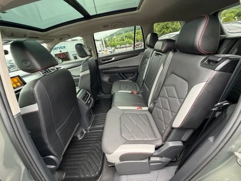Used 2024 Volkswagen Atlas Peak Edition SE AWD/4WD image 37