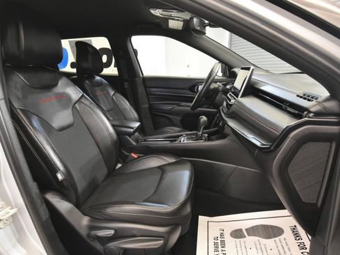 Used 2024 Jeep Compass Trailhawk AWD/4WD image 18