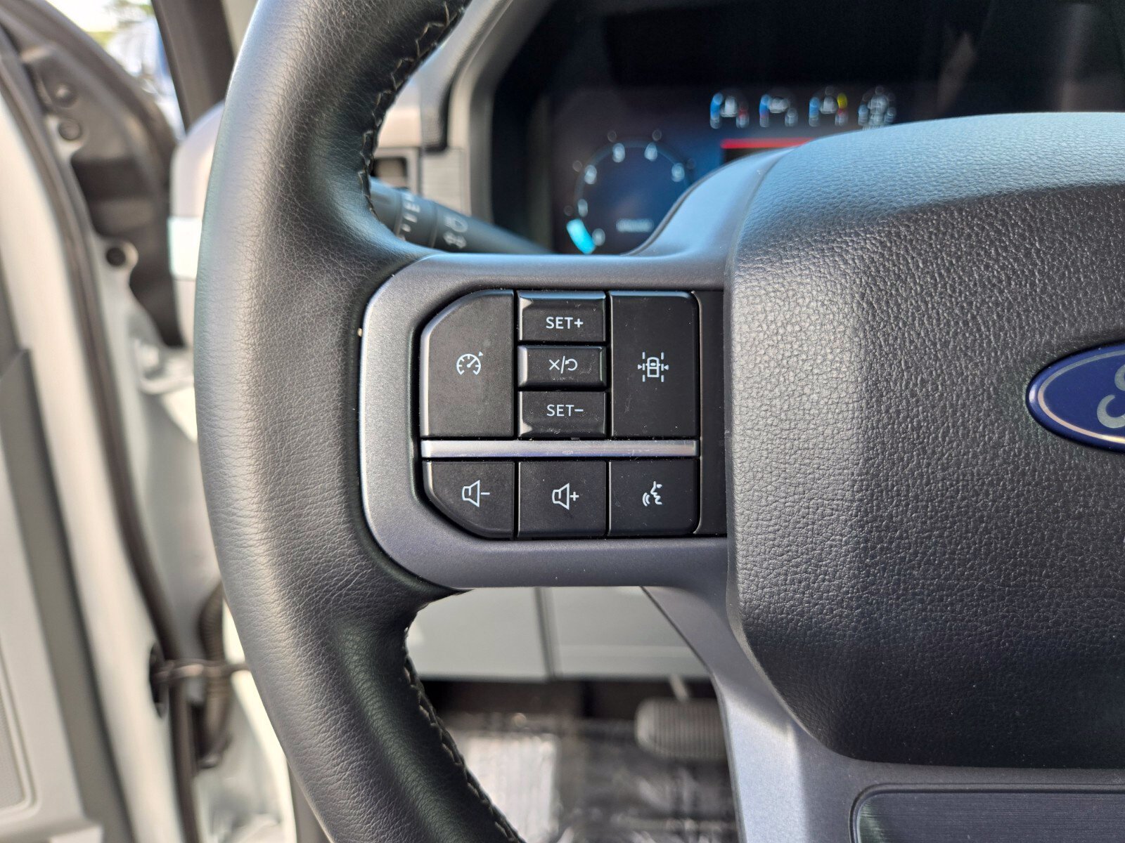 Used 2025 Ford F150 XLT w/ Equipment Group 301A Standard AWD/4WD image 23