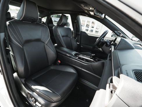 Used 2024 Toyota Crown Platinum AWD/4WD image 40