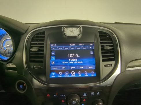 Used 2014 Chrysler 300 C RWD image 21