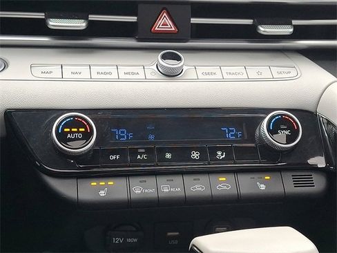 Certified 2022 Hyundai Elantra Limited image 16