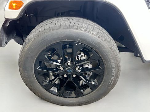 Used 2024 Jeep Wrangler Unlimited Sahara AWD/4WD image 13
