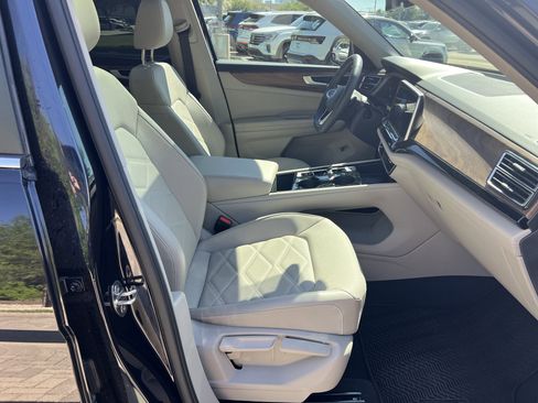 Used 2024 Volkswagen Atlas SE w/ Panoramic Sunroof Package image 29