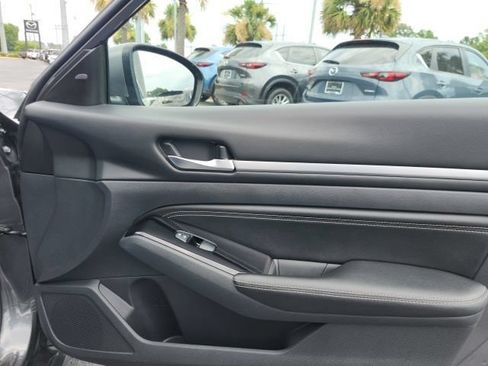 Used 2023 Nissan Altima 2.5 SV w/ SV Premium Package FWD image 25