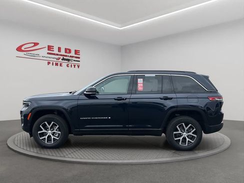 Used 2024 Jeep Grand Cherokee Limited AWD/4WD image 2