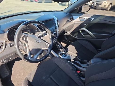 Used 2017 Hyundai Veloster Value Edition image 20