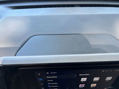 Used 2025 Toyota Highlander LE FWD image 17