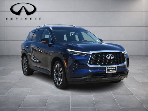 Used 2023 INFINITI QX60 Luxe AWD/4WD image 3