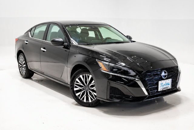 Used 2025 Nissan Altima 2.5 SV AWD/4WD image 8