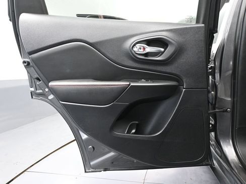 Used 2022 Jeep Cherokee Trailhawk AWD/4WD image 35