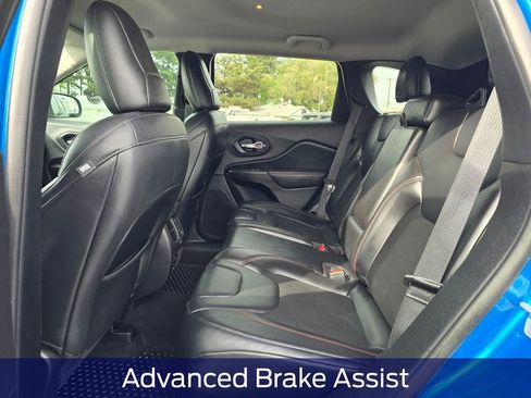 Used 2020 Jeep Cherokee Trailhawk w/ Technology Group AWD/4WD image 15