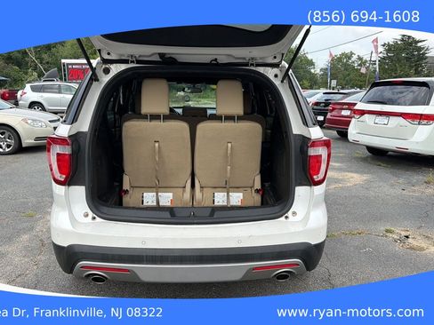 Used 2016 Ford Explorer XLT w/ Equipment Group 202A AWD/4WD image 29
