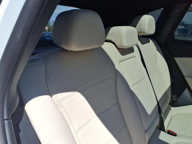 Used 2025 Mercedes-Benz GLC 300 4MATIC image 26