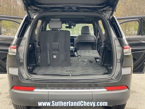 Used 2024 Jeep Grand Cherokee L Limited w/ Luxury Tech Group II image 47