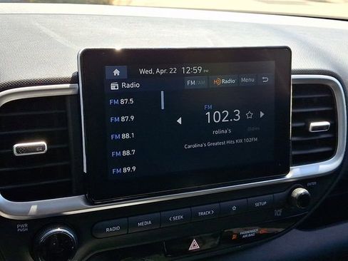 Used 2025 Hyundai Venue SEL FWD image 19