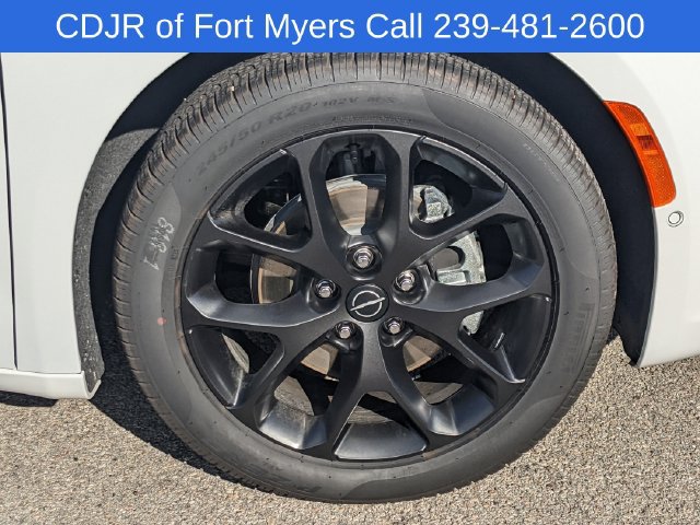 New 2026 Chrysler Pacifica Select FWD image 8
