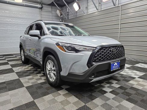 Used 2022 Toyota Corolla Cross LE w/ Moonroof Package AWD/4WD image 4