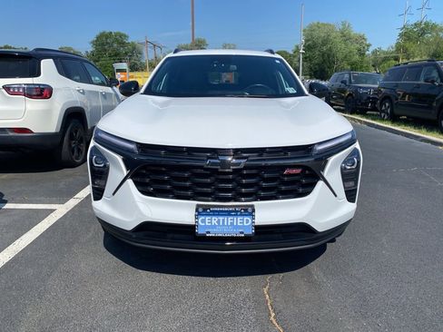 Certified 2024 Chevrolet Trax RS FWD image 3